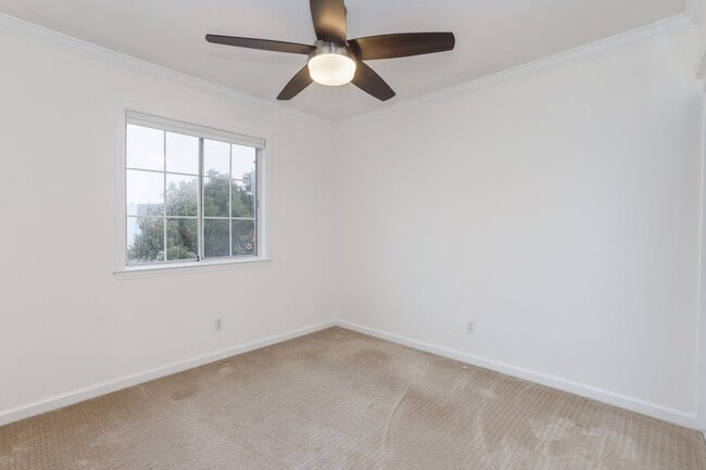 Building Photo - 3 Bed / 2.5 Bath townhome at the Cove in Redwood Shores with garage parking and EV charger. YouTu...