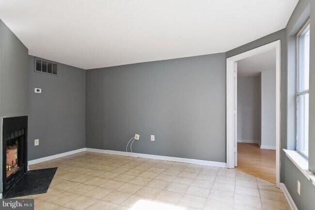 Building Photo - 4463 Pembrook Village Dr