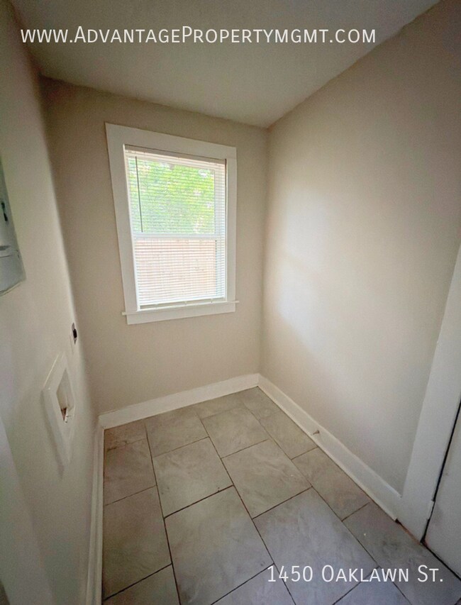 Building Photo - 1450 Oaklawn St