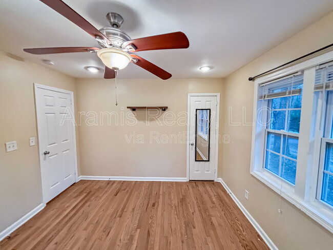 Building Photo - 3177 Cloverhurst Dr
