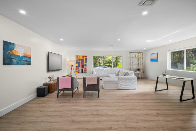 Building Photo - 2421 SW 29th Way