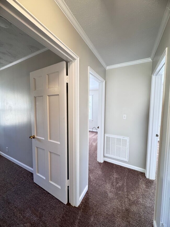 Building Photo - Freshly Updated 3Bedroom One Story Home