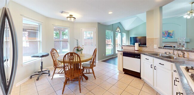 Building Photo - 6014 Knollwood Tr