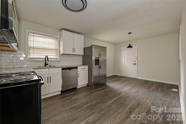 Building Photo - 1640 Eaves Rd