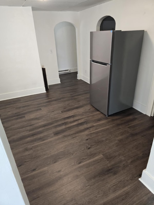 Building Photo - 102 E Market St