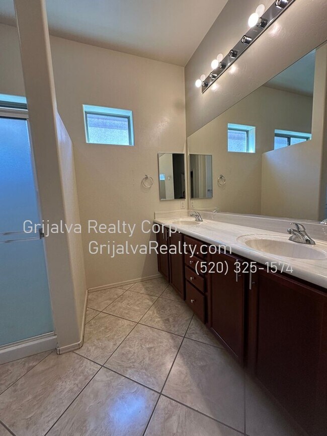 Building Photo - Beautiful 3 Bedroom, 2 Bath House for Rent (River/La Cholla)