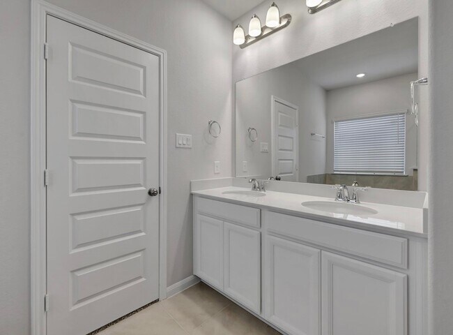 Building Photo - 6919 Ventura Dr