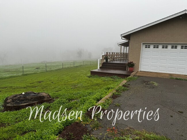 Building Photo - 784 Flag Creek Rd