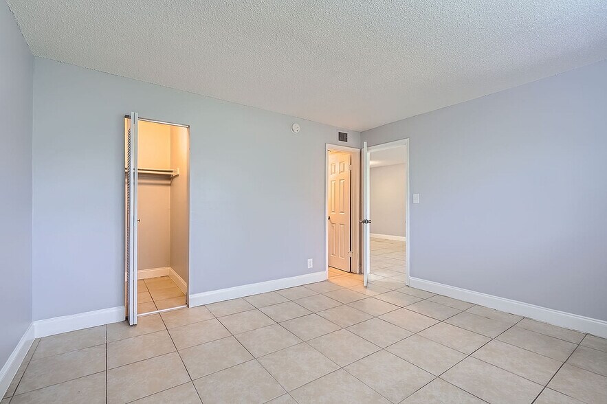 Primary Bedroom 2 - Viewmax Apartments - Viewmax Apartments