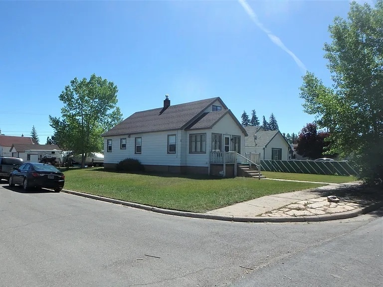 Large corner lot - 446 Center St