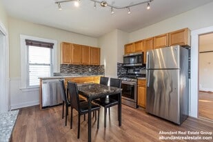 Building Photo - 376 Medford St