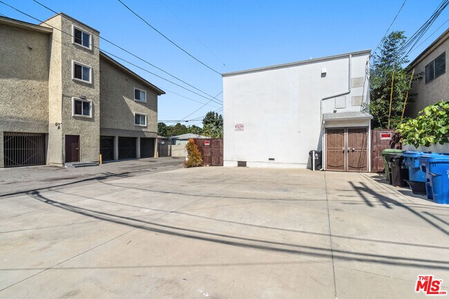 Building Photo - 616 Sunset Ave
