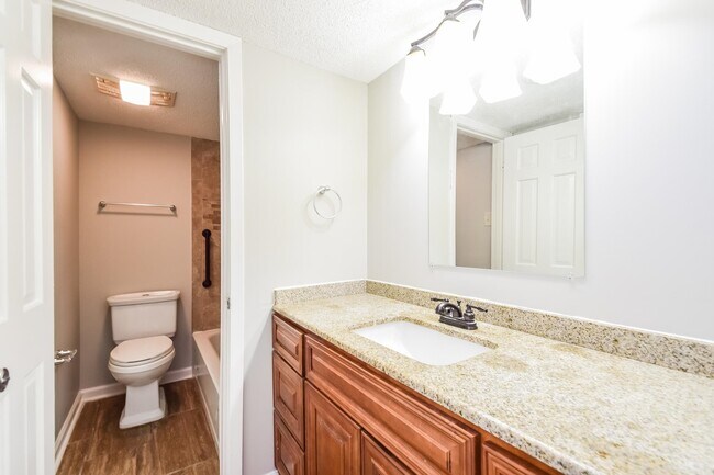 Building Photo - 5825 Lynnfield Cove