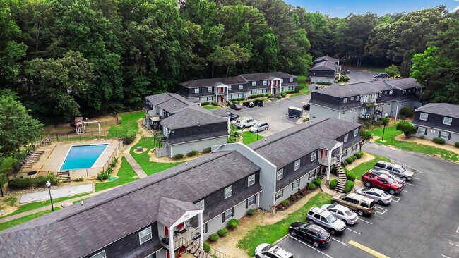 Building Photo - Room in Apartment on Mt Zion Rd