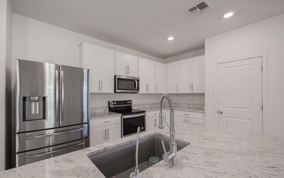 Building Photo - 5726 S 30th Gln