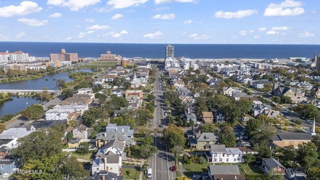 Building Photo - 601 4th Ave