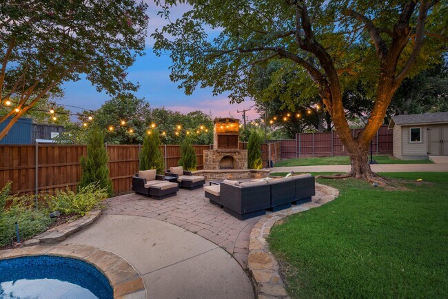 Building Photo - Spacious Elegance 5-Bed, 4.5-Bath Home with outside oasis