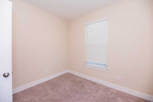 Building Photo - Beautiful 3Bed/2.5Bath Townhome located in Kernersville at Welden Village