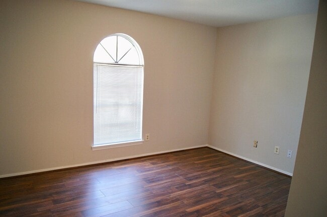 Building Photo - 3322 Sycamore Springs Dr