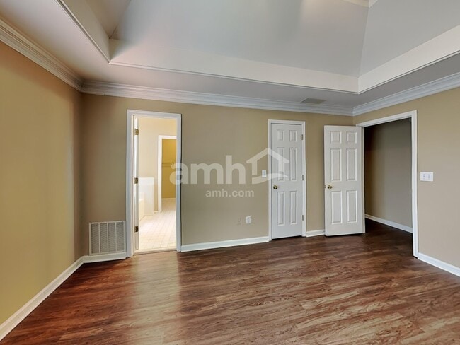 Building Photo - 620 Claredon Ct