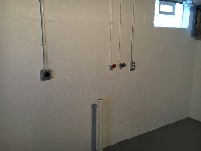 Building Photo - 3201-3205 Norwood St