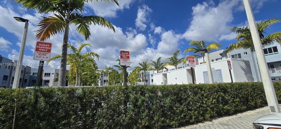 Building Photo - 2535 NE 193rd St