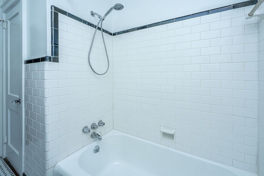 Building Photo - 25 Fenwick Dr