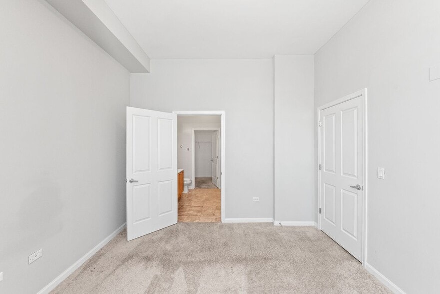 Building Photo - 1464 S Michigan Ave