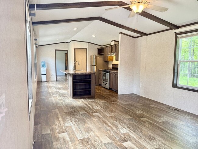 Building Photo - Nearly new 3 bedroom mobile home on a big ...