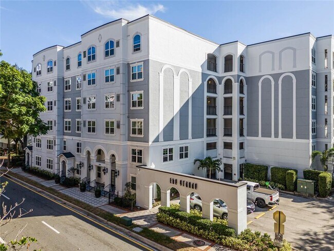 Building Photo - 206 E South St