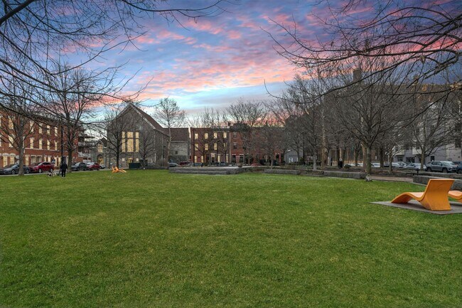 Building Photo - 1228 Catharine St