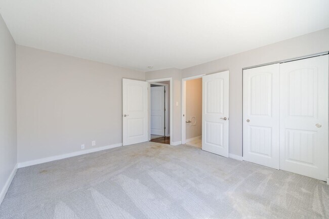 Building Photo - Renovated Pet Friendly House