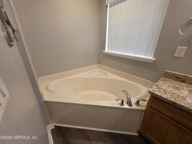 Building Photo - 86088 Meadowridge Ct