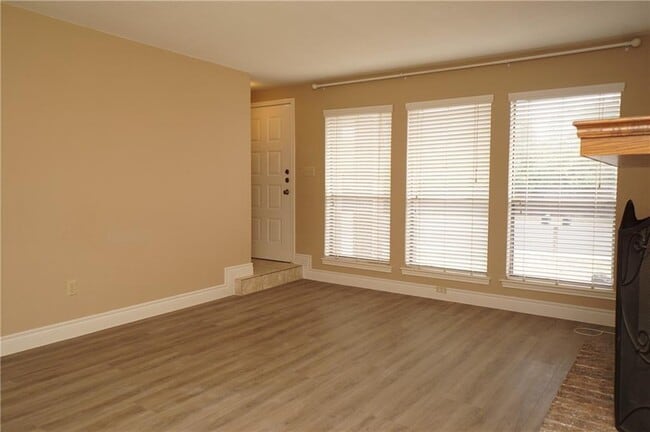 Building Photo - 6525 Hart Ln