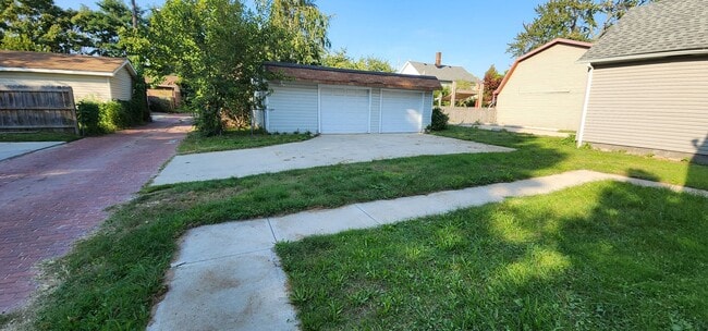 Building Photo - Renovated single-family home