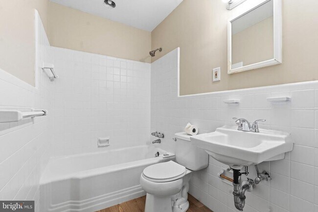 Building Photo - 1206 Sylvan Dr