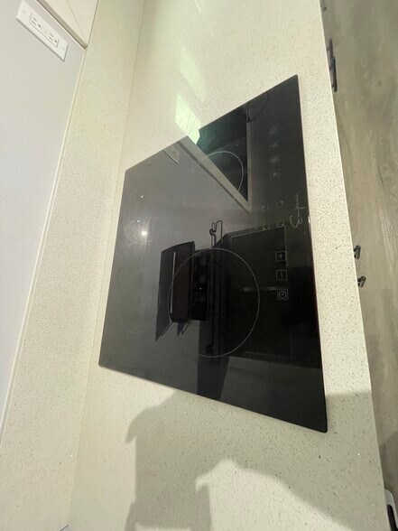 Electric Stove - 6425 Haas Ave