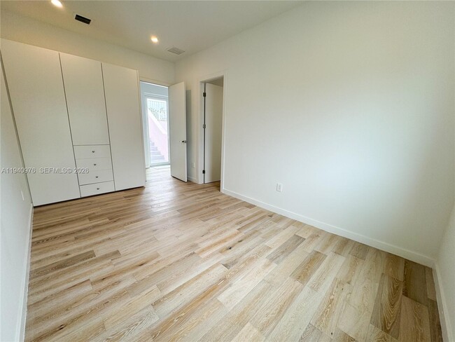 Building Photo - 1065 NE Little River Dr