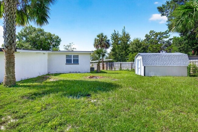 Building Photo - 6635 Blackwood Dr