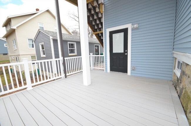 Building Photo - 18 Eaton Ave