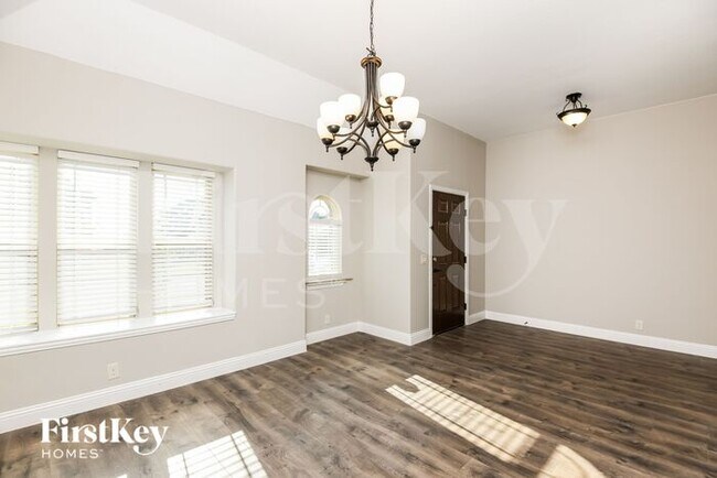 Building Photo - 1029 English Oak Dr