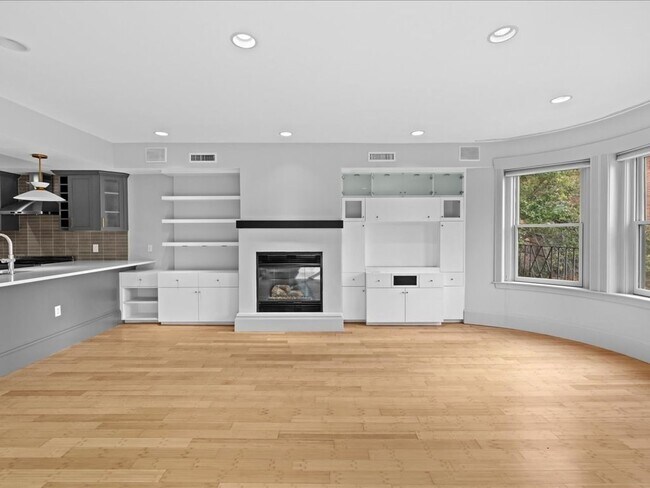 Building Photo - 81 Saint Botolph St