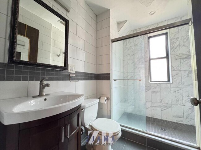 Building Photo - 3 bedroom in Brooklyn NY 11215