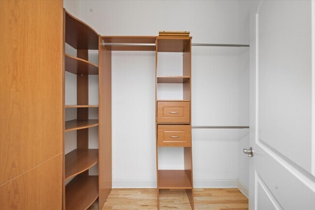 Building Photo - 1523 W Huron St