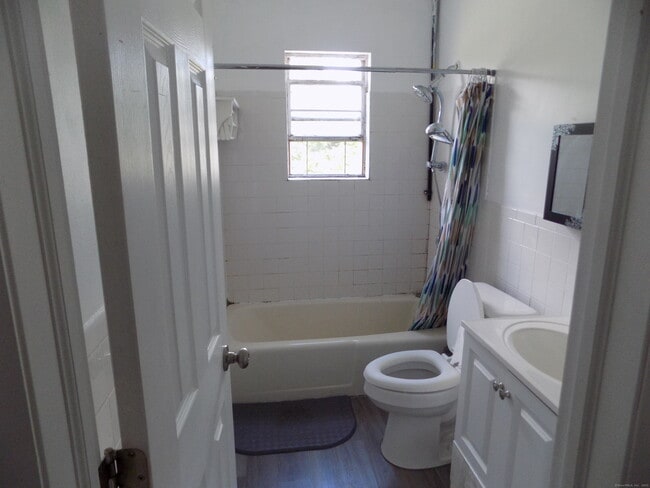 Building Photo - 71 Belair Dr
