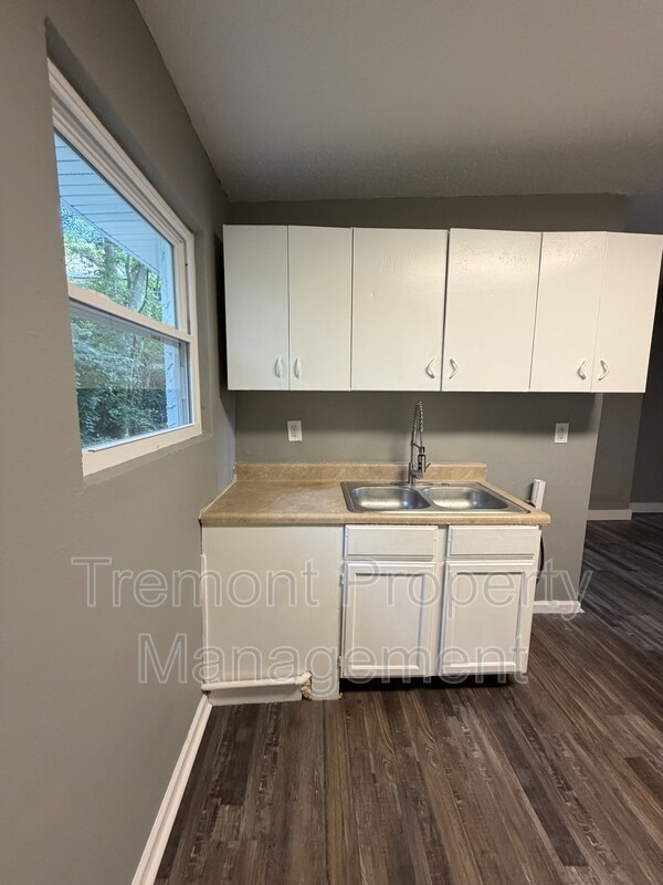 Building Photo - 4607 Highland Ave
