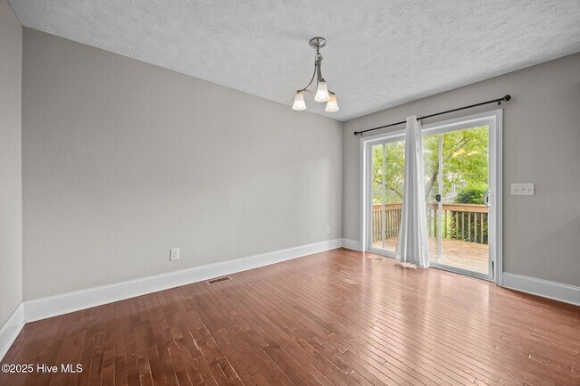 Building Photo - 123 Lightwater Dr