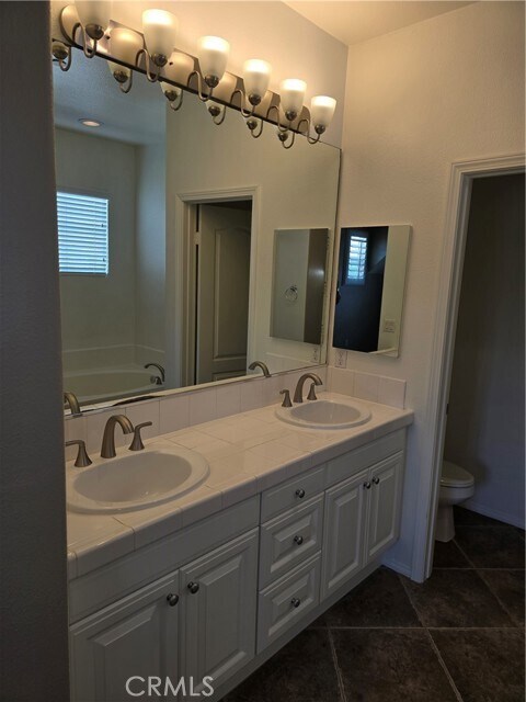 Building Photo - 2147 Cittadin Dr