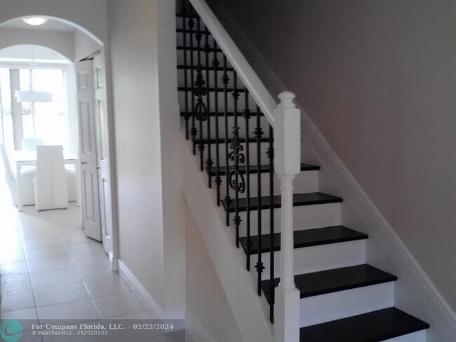Building Photo - 2337 Anchor Ct