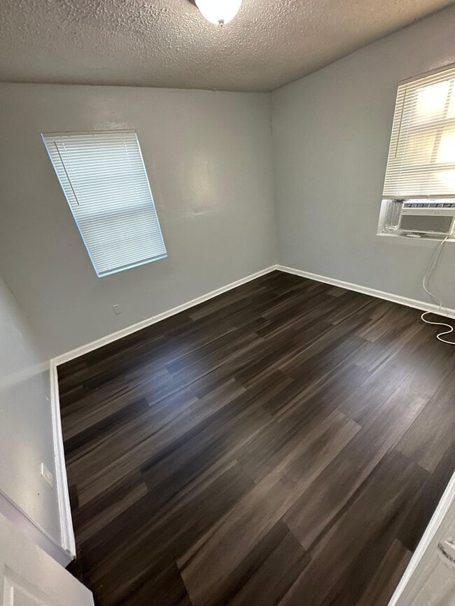 Building Photo - 1528 Mt Herman St